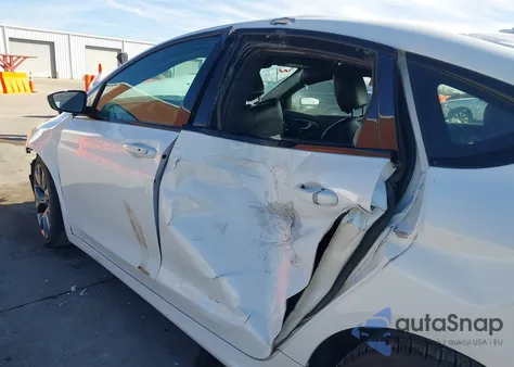 2016 Chrysler 200 S z USA, uszkodzony, nr VIN 1C3CCCBG3GN138021